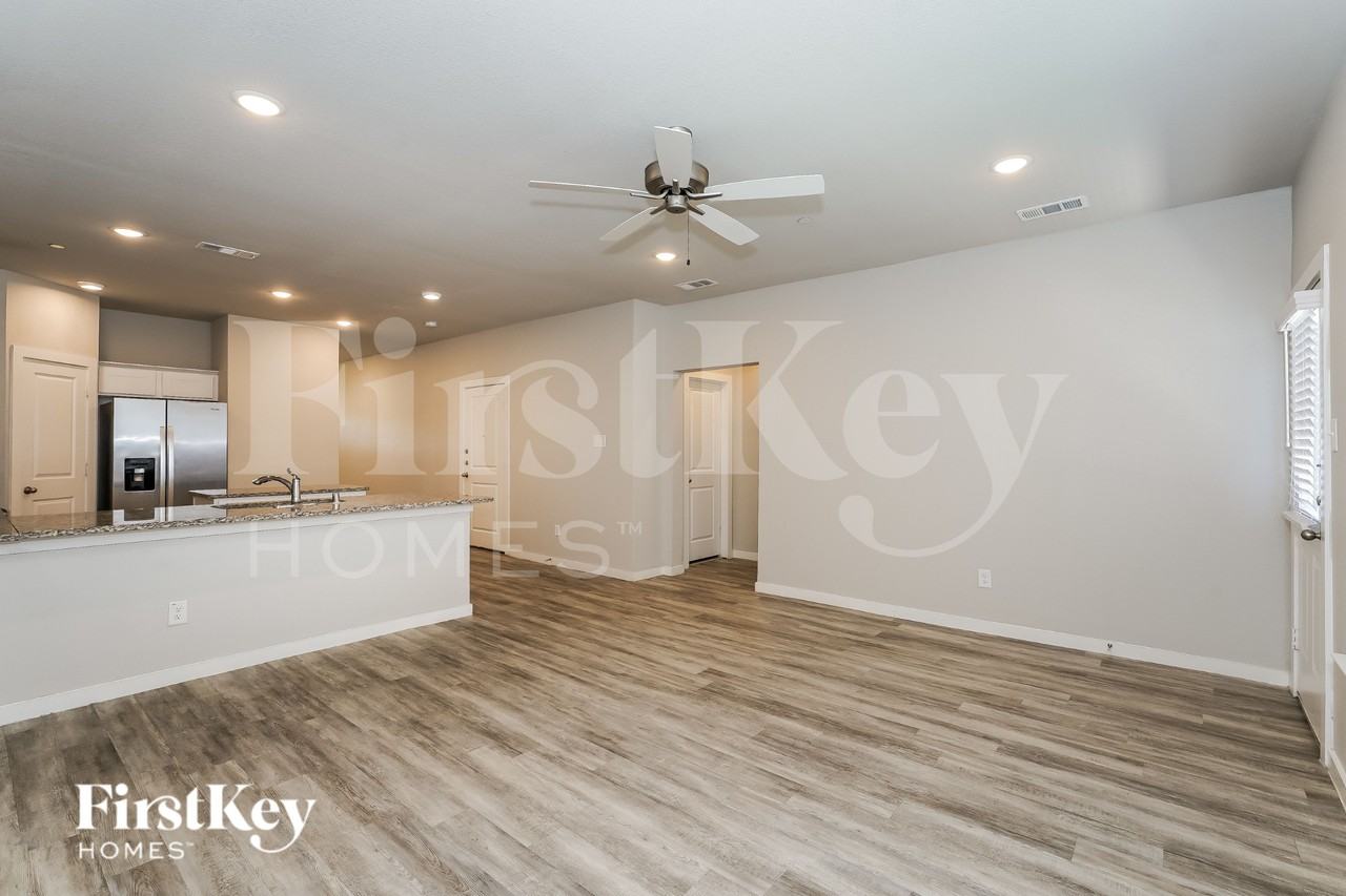 615 Sophia Way - Photo 4 of 17
