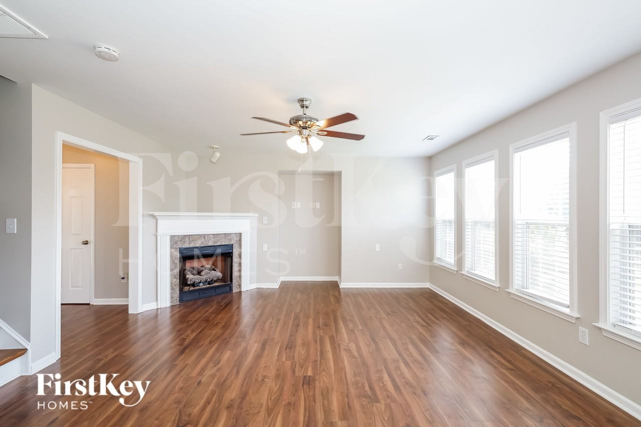 237 Autumn Woods Blvd - Photo 4 of 15