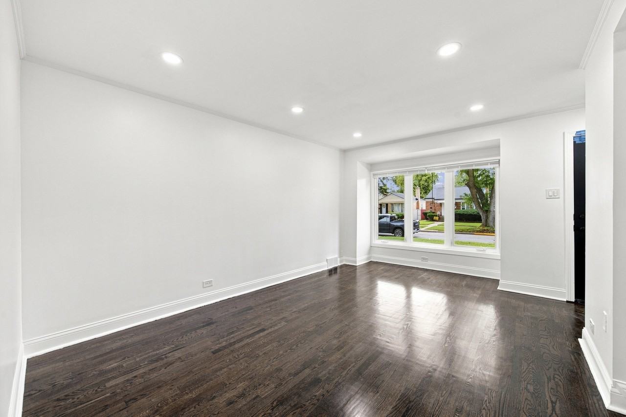 117 Morris Ave - Photo 3 of 17