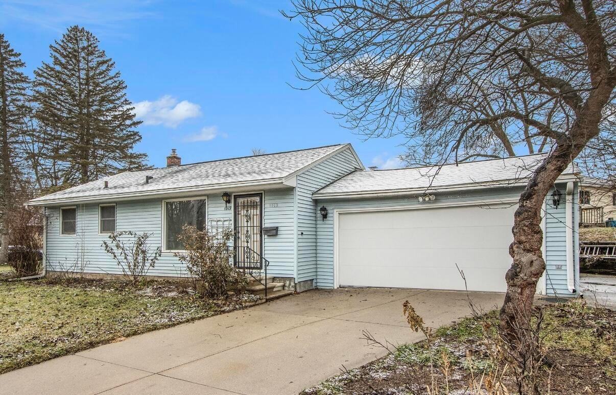1919 Junction Ave - Photo 2 of 17