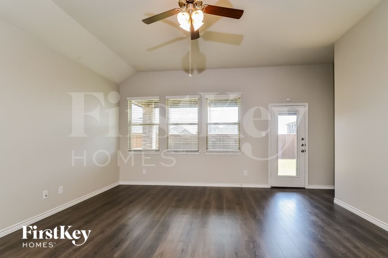 4604 Essonite Rd - Photo 3 of 16