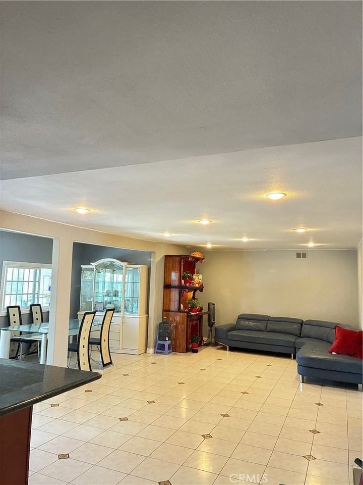 8812 Carmel Cir - Photo 5 of 19