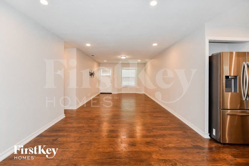 1718 Whiteoak Dr - Photo 2 of 15