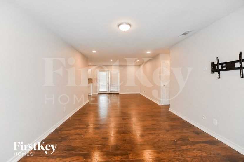 1718 Whiteoak Dr - Photo 3 of 15