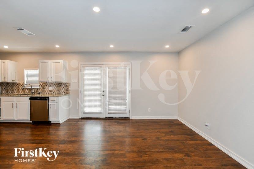 1718 Whiteoak Dr - Photo 6 of 15