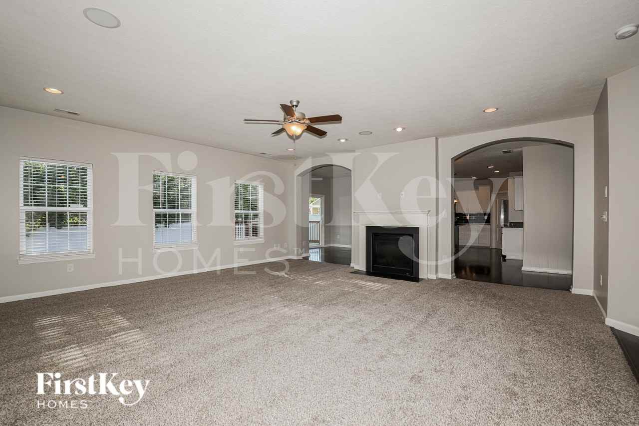 1916 Devonshire Ave - Photo 3 of 16