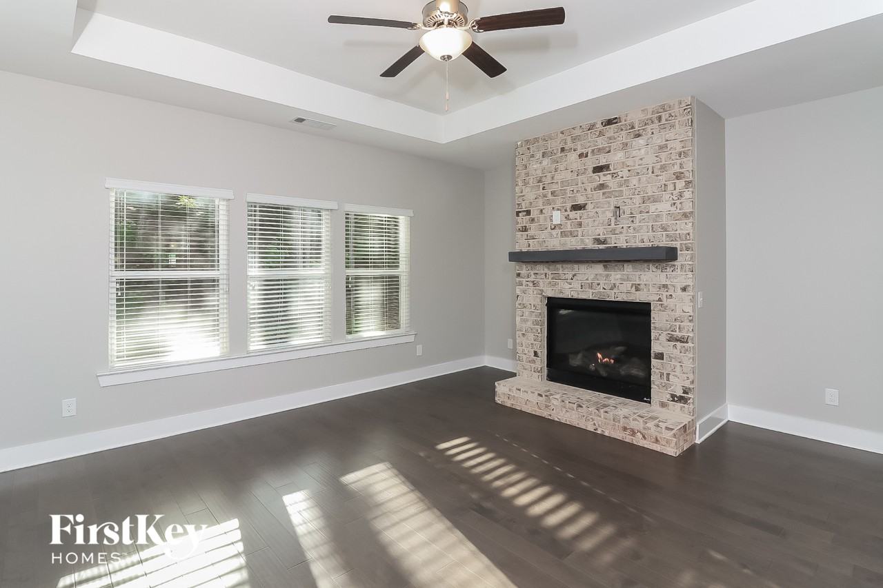 85 Crestbrook Way - Photo 2 of 15