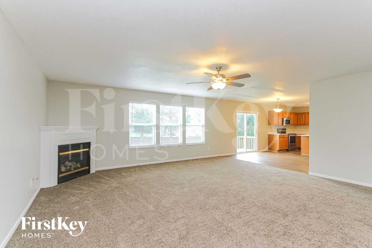 6802 Harriet Dr - Photo 4 of 16