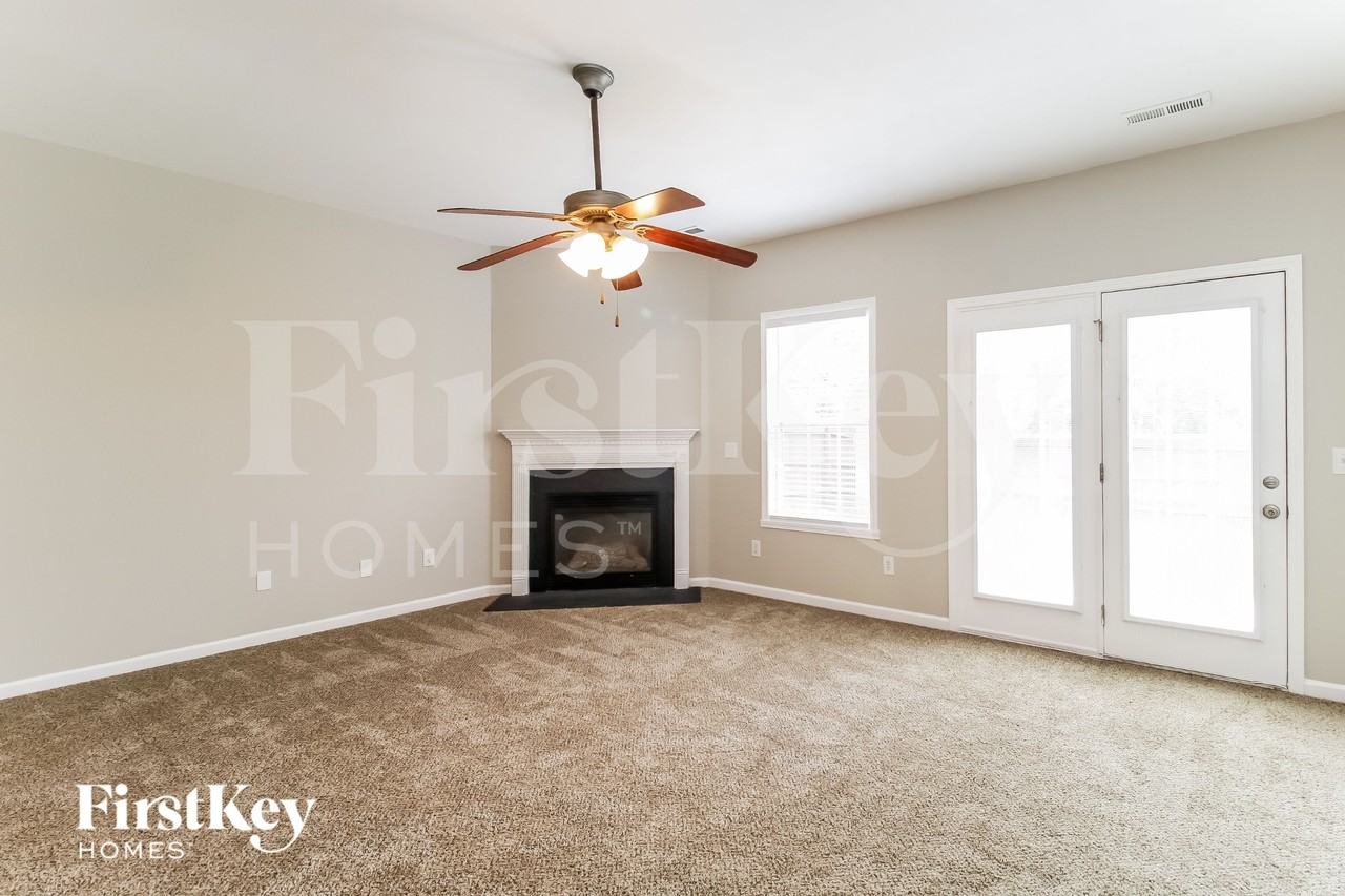 5110 Thurston Ct - Photo 2 of 15