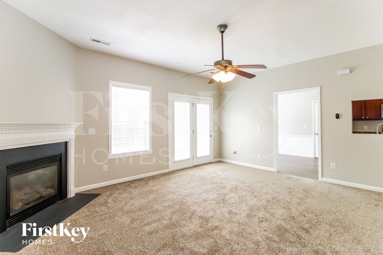 5110 Thurston Ct - Photo 3 of 15
