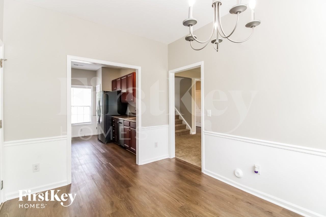 5110 Thurston Ct - Photo 4 of 15