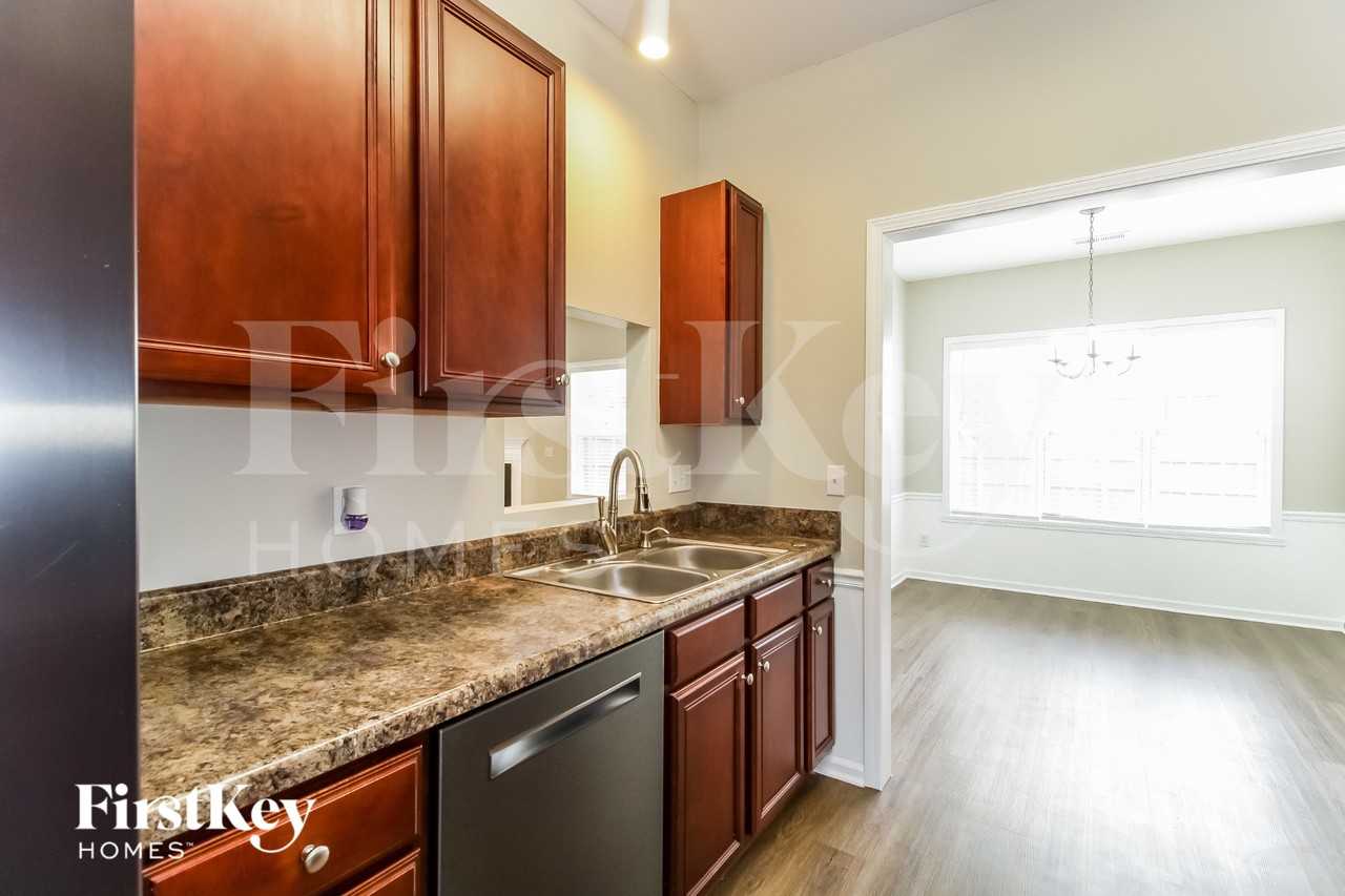 5110 Thurston Ct - Photo 5 of 15