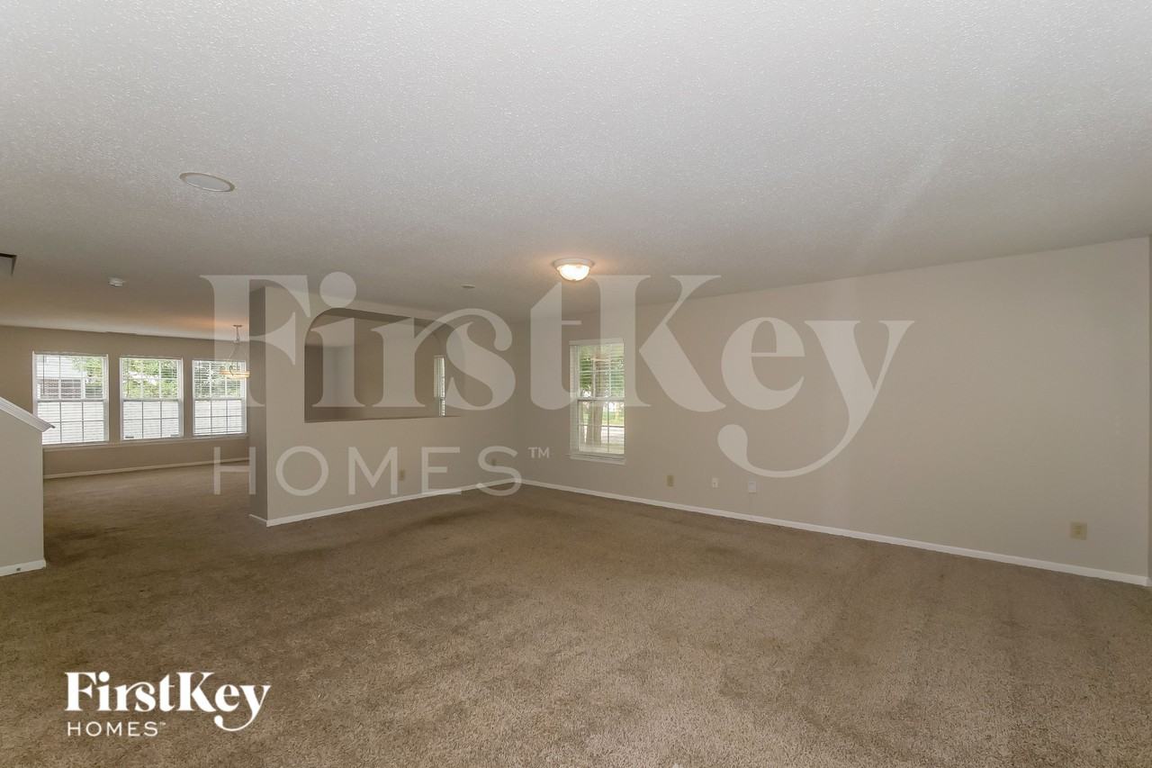 12684 Majestic Way - Photo 4 of 17