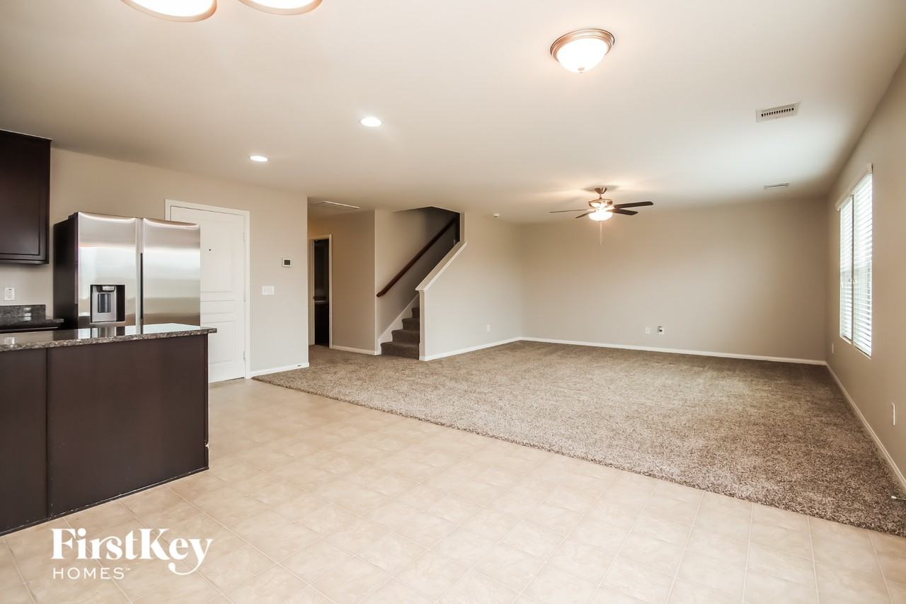 926 Canyon Hill Ln - Photo 6 of 15