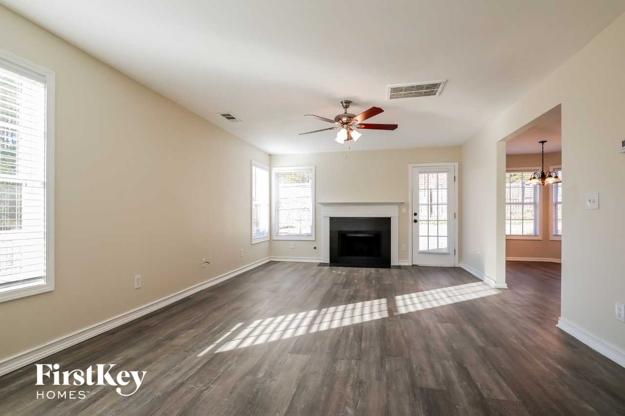 3711 Spring Creek Cir - Photo 2 of 15