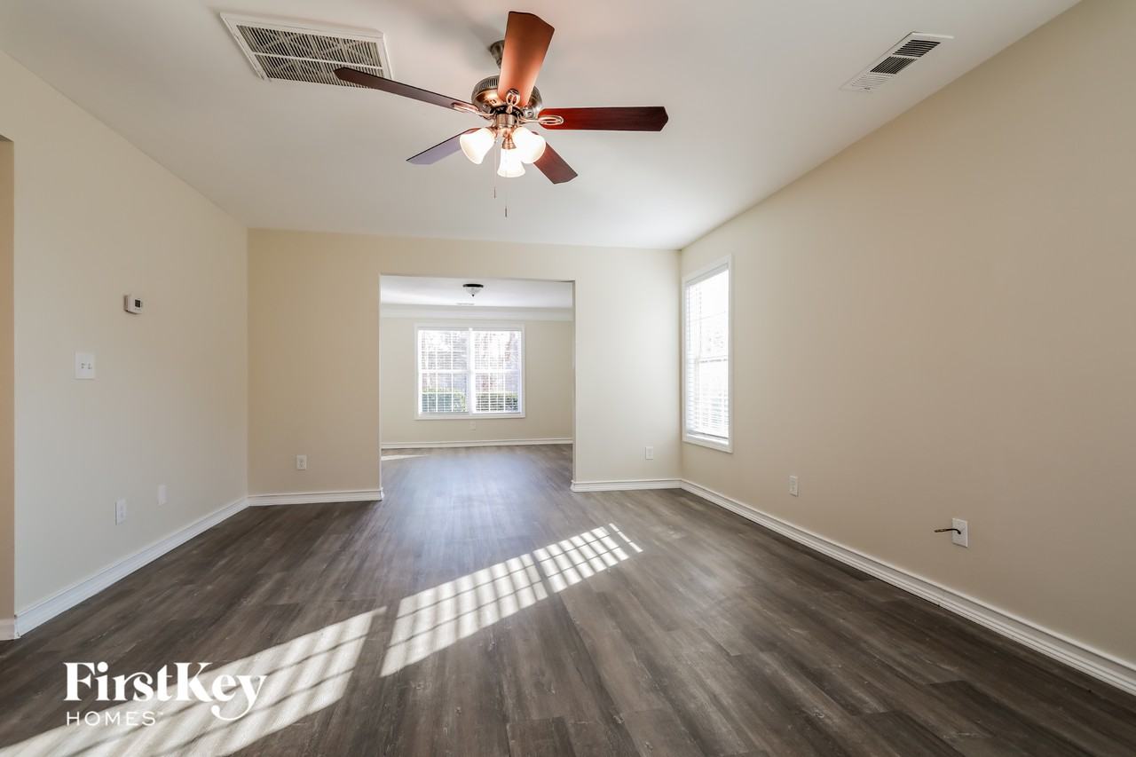3711 Spring Creek Cir - Photo 3 of 15