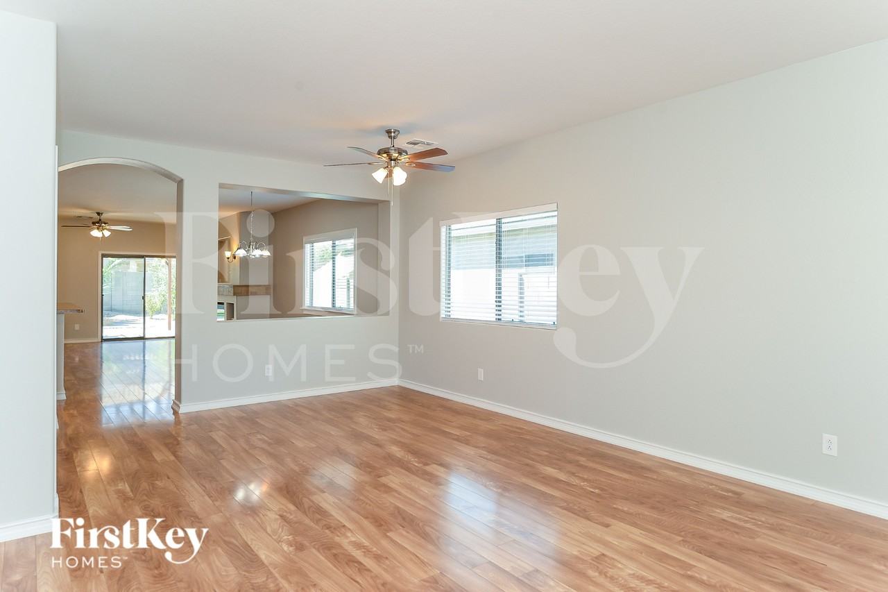 149 W Dragon Tree Ave - Photo 3 of 15