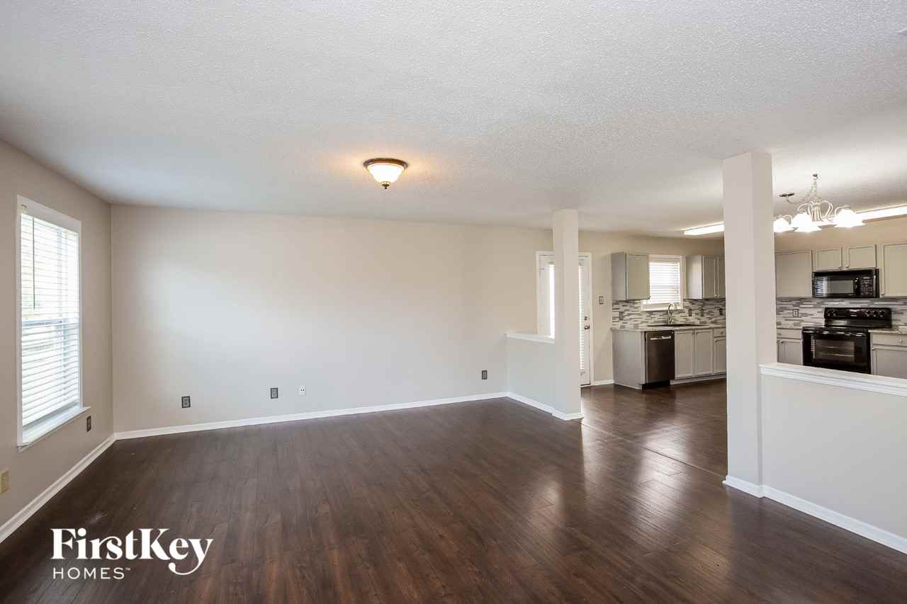 14410 Banister Dr - Photo 3 of 15