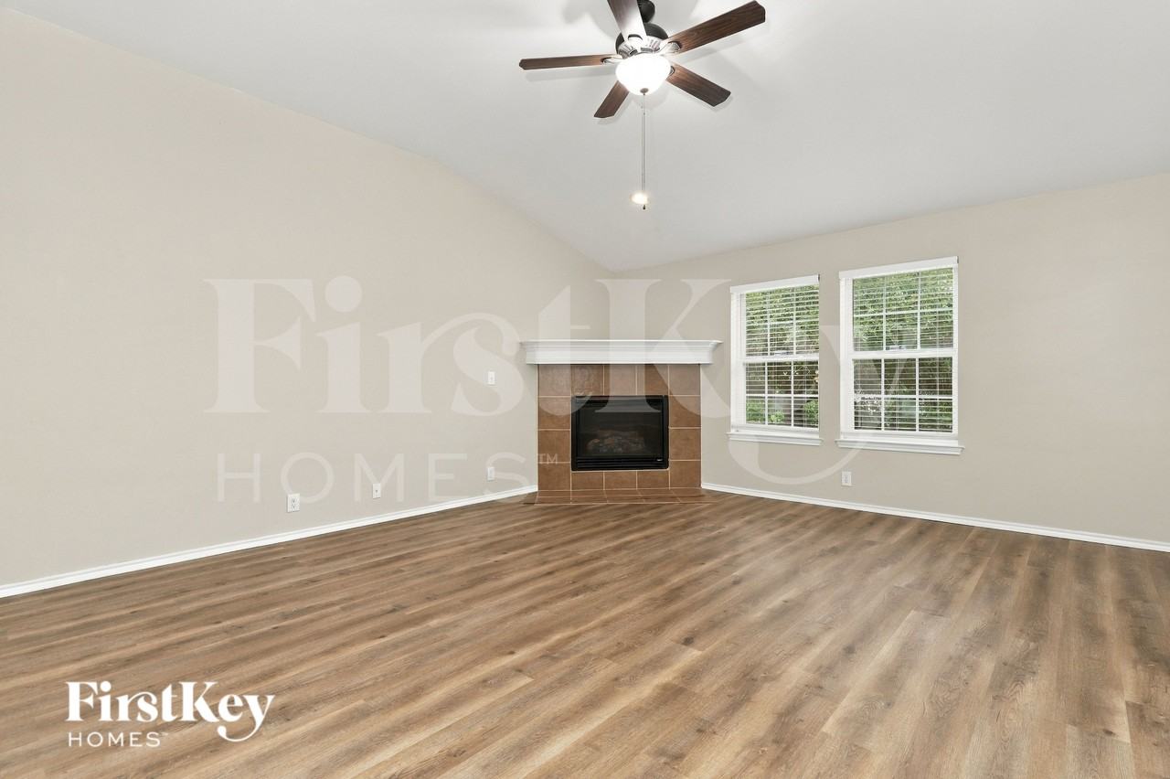 13701 Laramie Hl - Photo 3 of 17