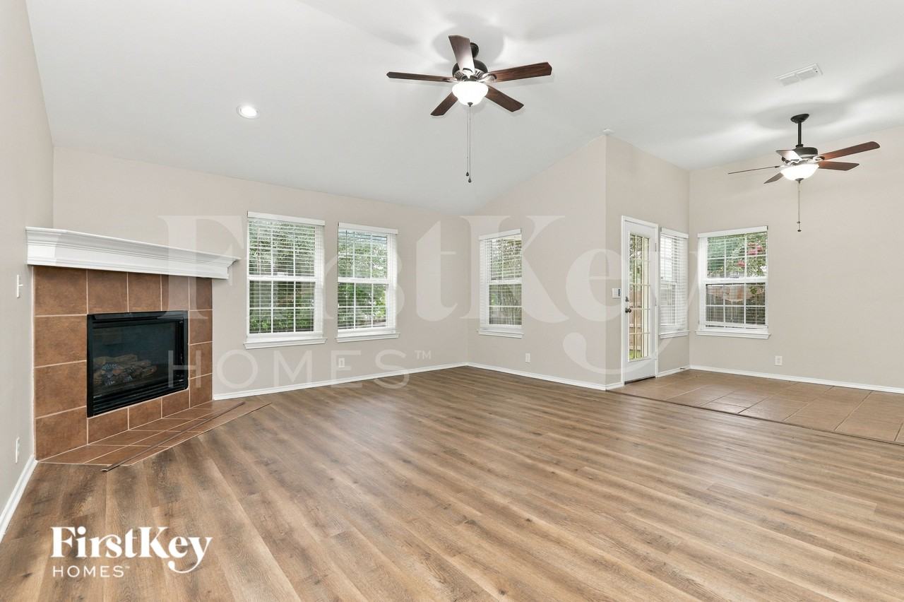 13701 Laramie Hl - Photo 4 of 17