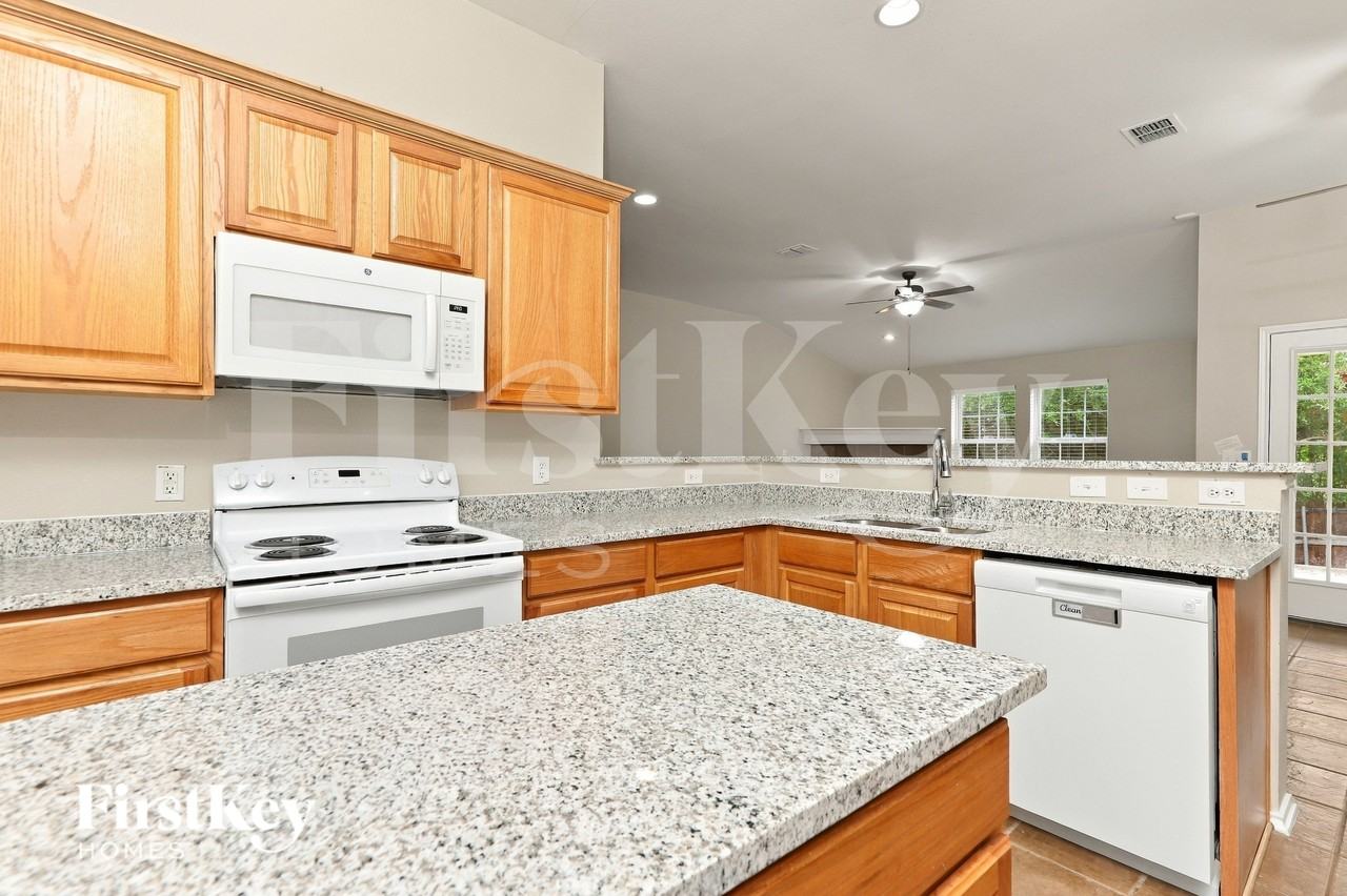13701 Laramie Hl - Photo 7 of 17
