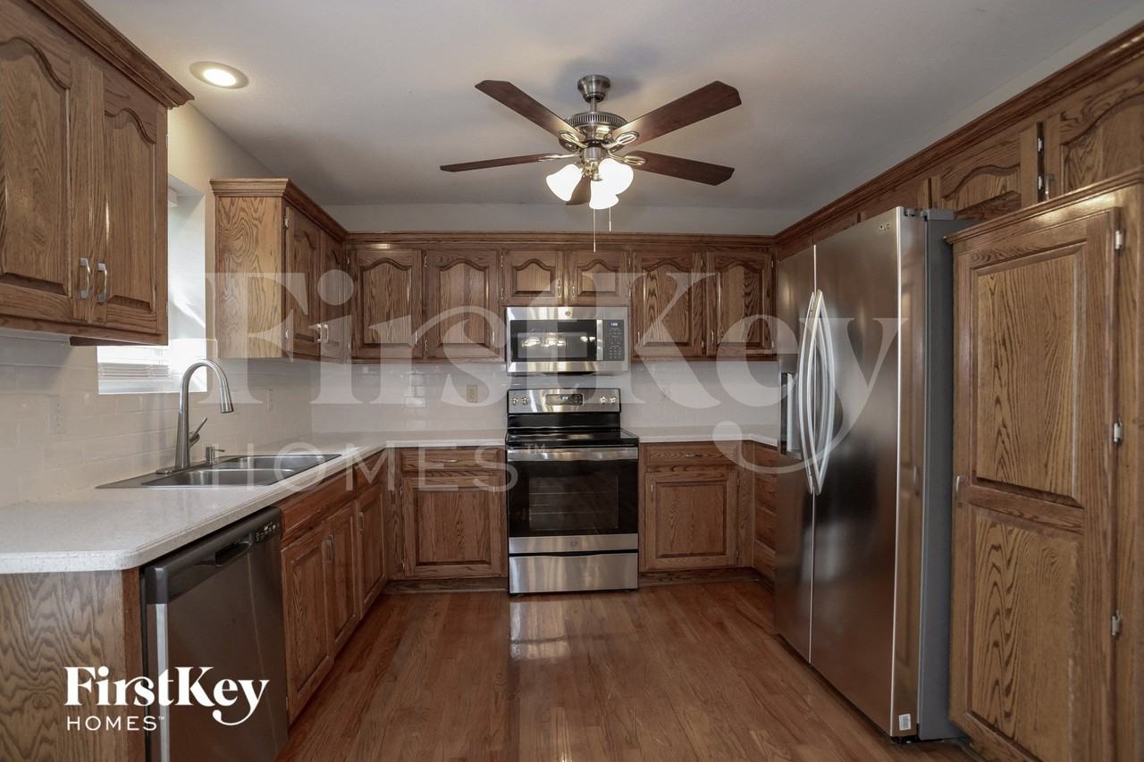 1609 Tyler Dr - Photo 6 of 15