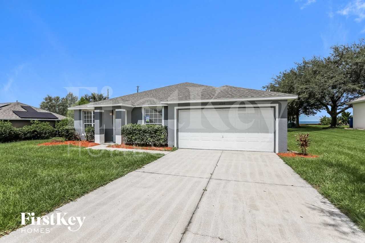 1739 Crowned Ave