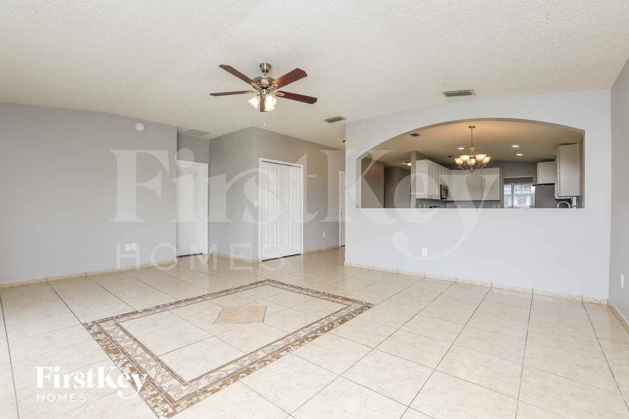 1739 Crowned Ave - Photo 3 of 16