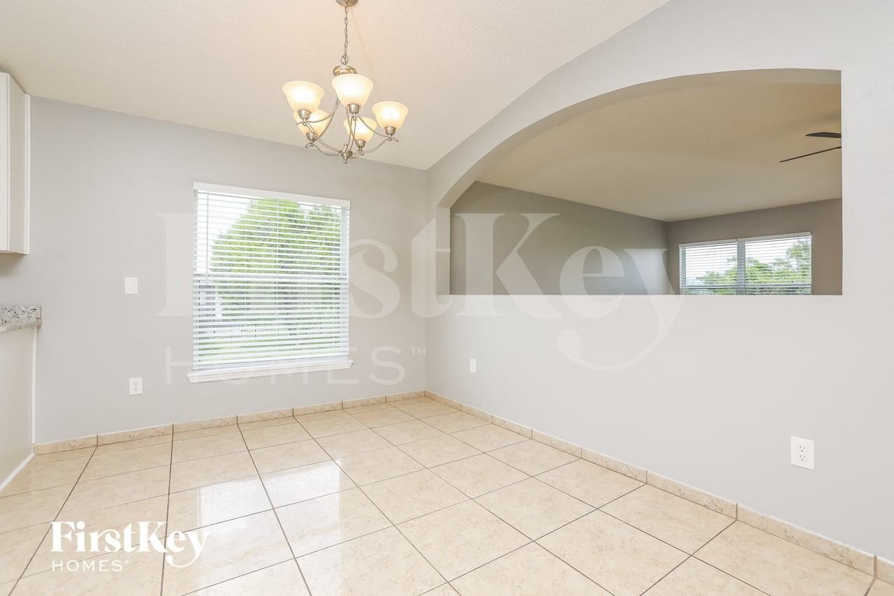 1739 Crowned Ave - Photo 5 of 16
