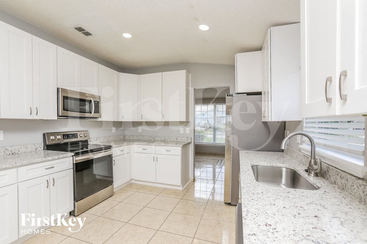 1739 Crowned Ave - Photo 7 of 16