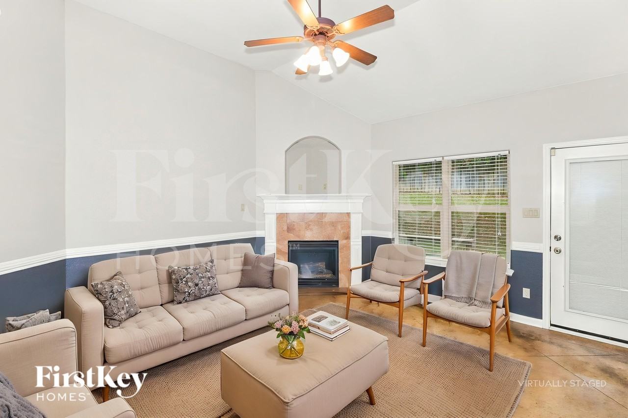 315 Garden Springs Dr - Photo 4 of 19