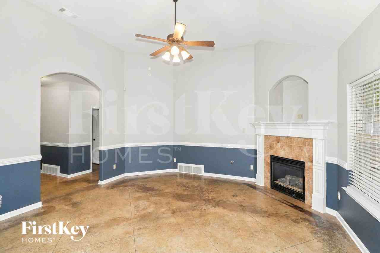 315 Garden Springs Dr - Photo 5 of 19