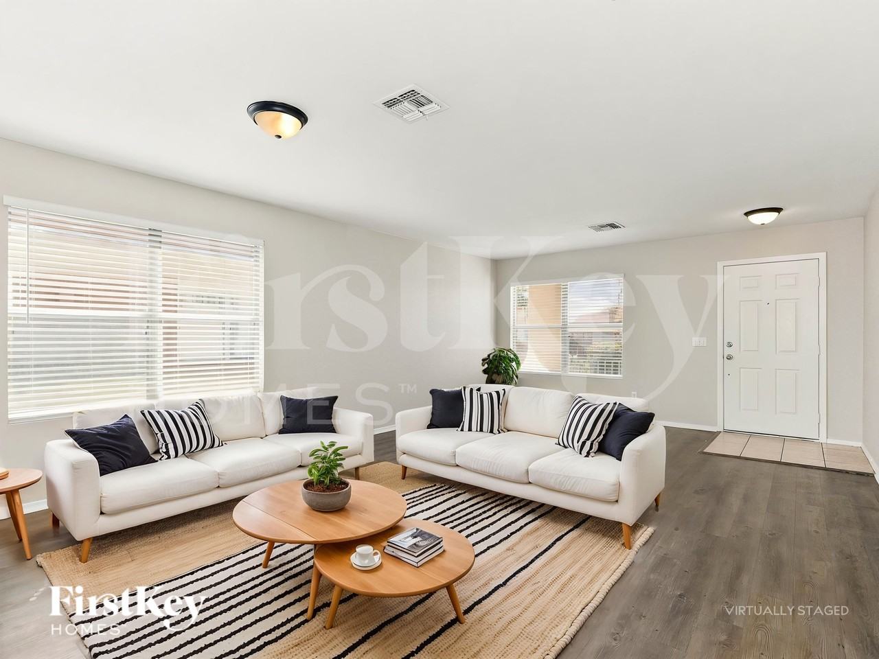 9223 S 1st Ave - Photo 3 of 19