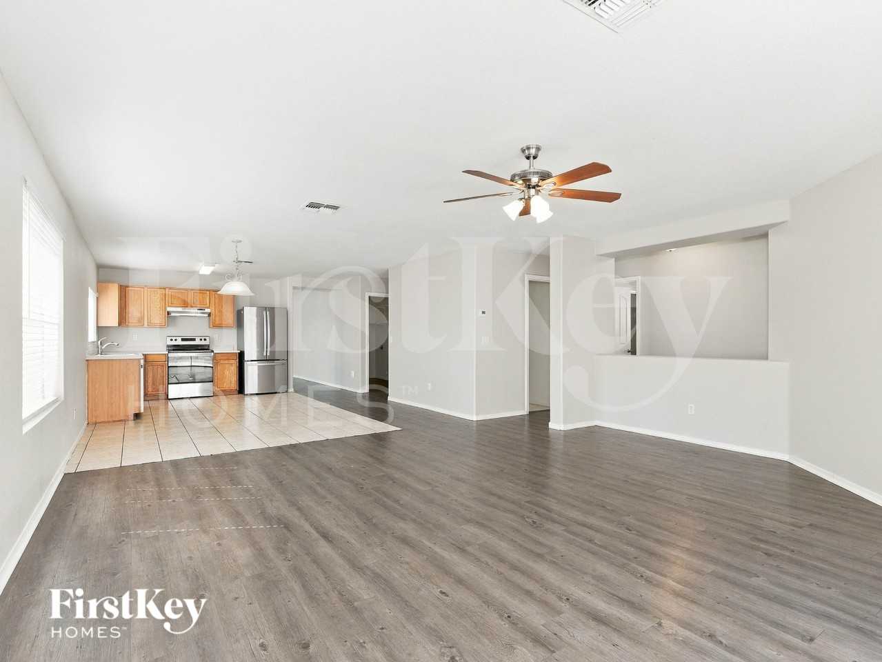 9223 S 1st Ave - Photo 5 of 19