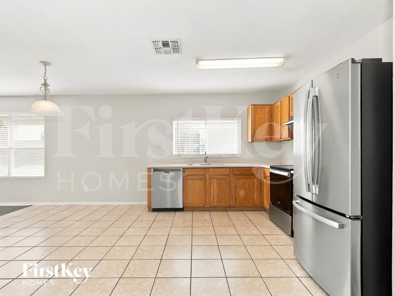 9223 S 1st Ave - Photo 7 of 19