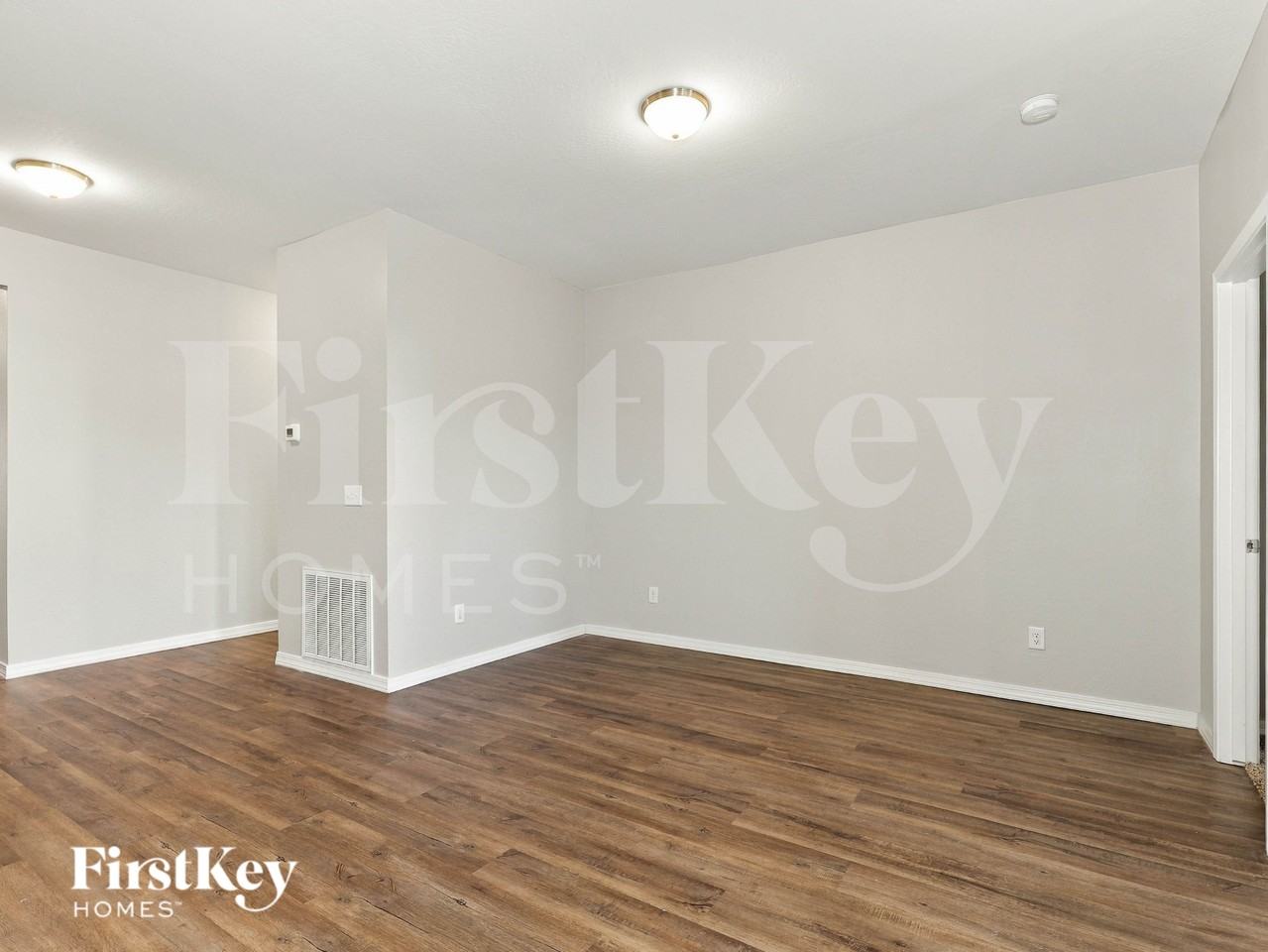 219 N 201st Ave - Photo 5 of 19