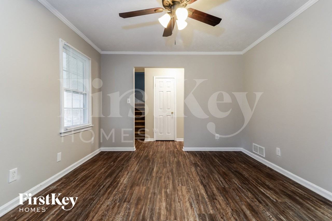 1853 Valley View Rd - Photo 2 of 14