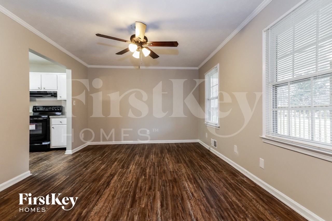 1853 Valley View Rd - Photo 3 of 14