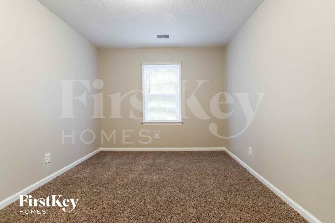 1853 Valley View Rd - Photo 4 of 14