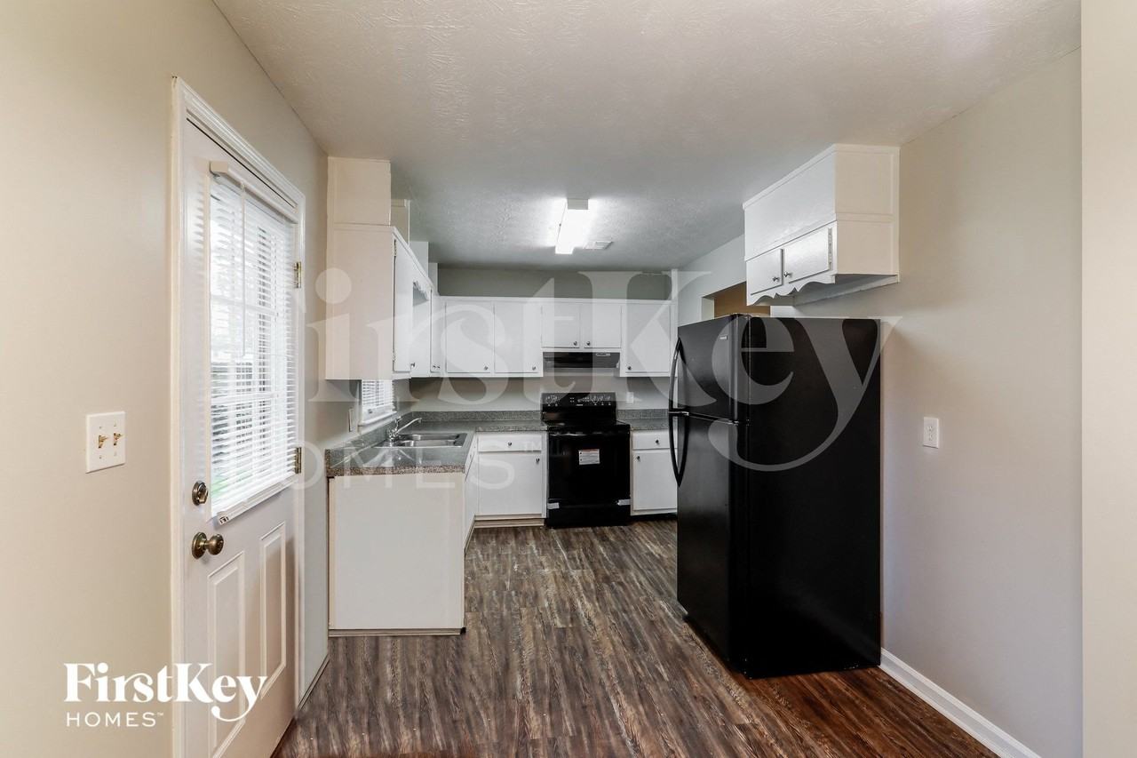 1853 Valley View Rd - Photo 6 of 14