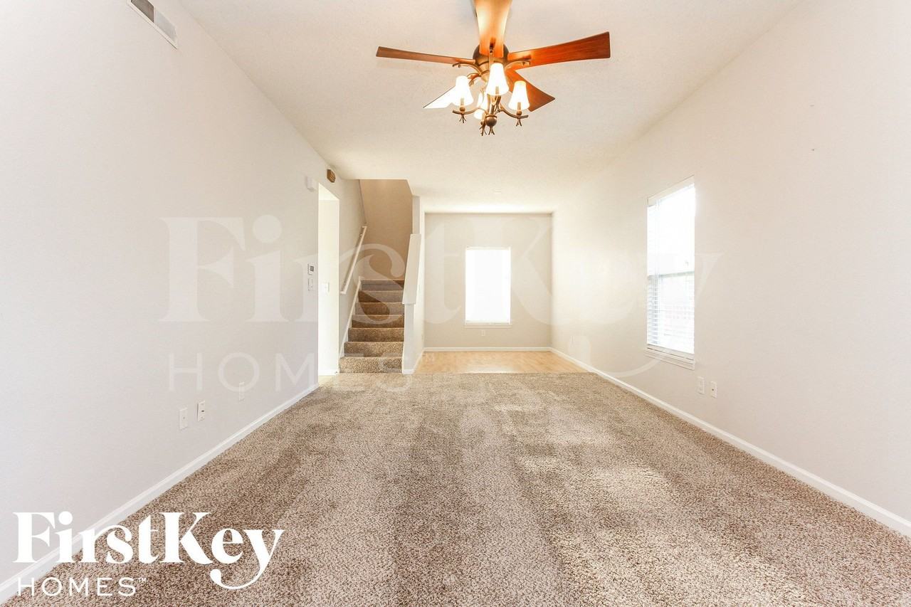 8120 Whitham Dr - Photo 2 of 15