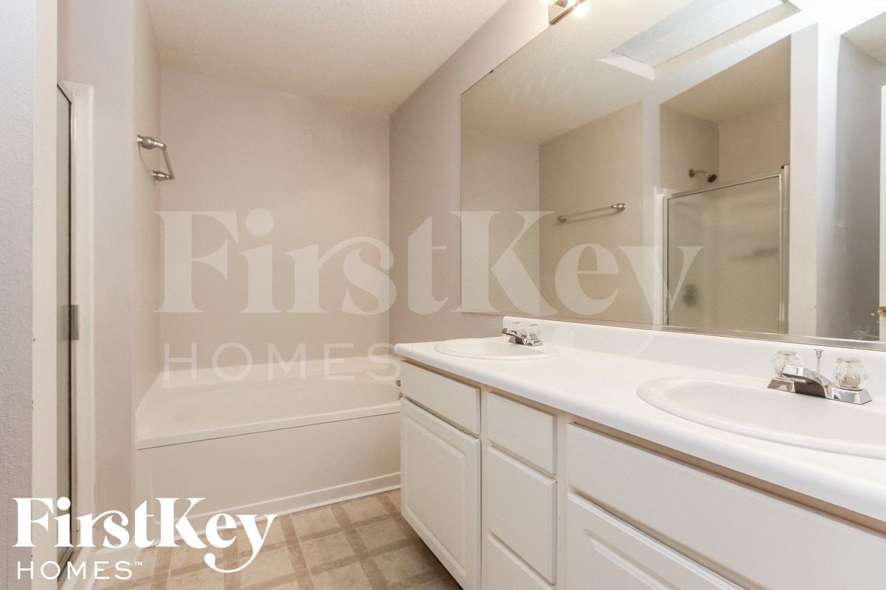 8120 Whitham Dr - Photo 7 of 15