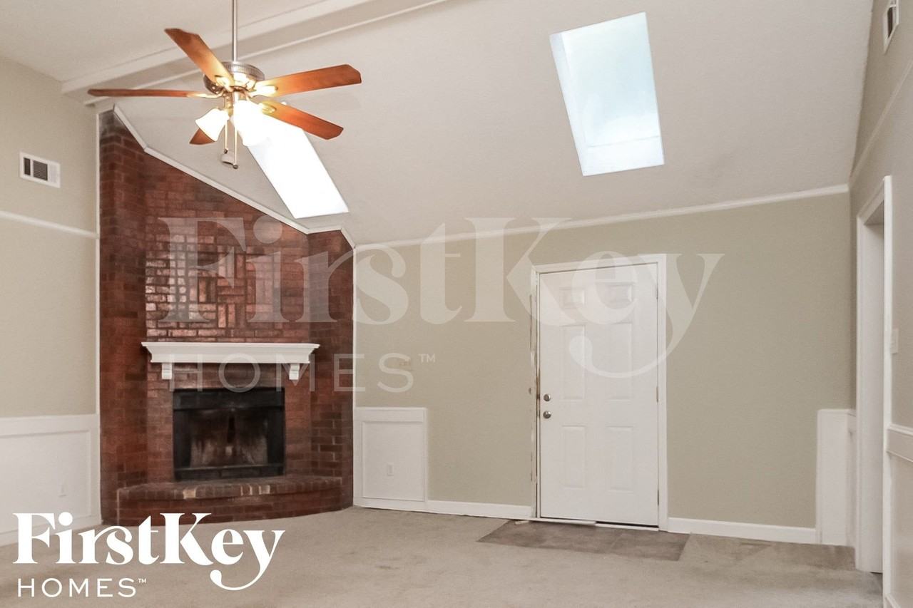 7364 Ashley Oaks Dr - Photo 2 of 15