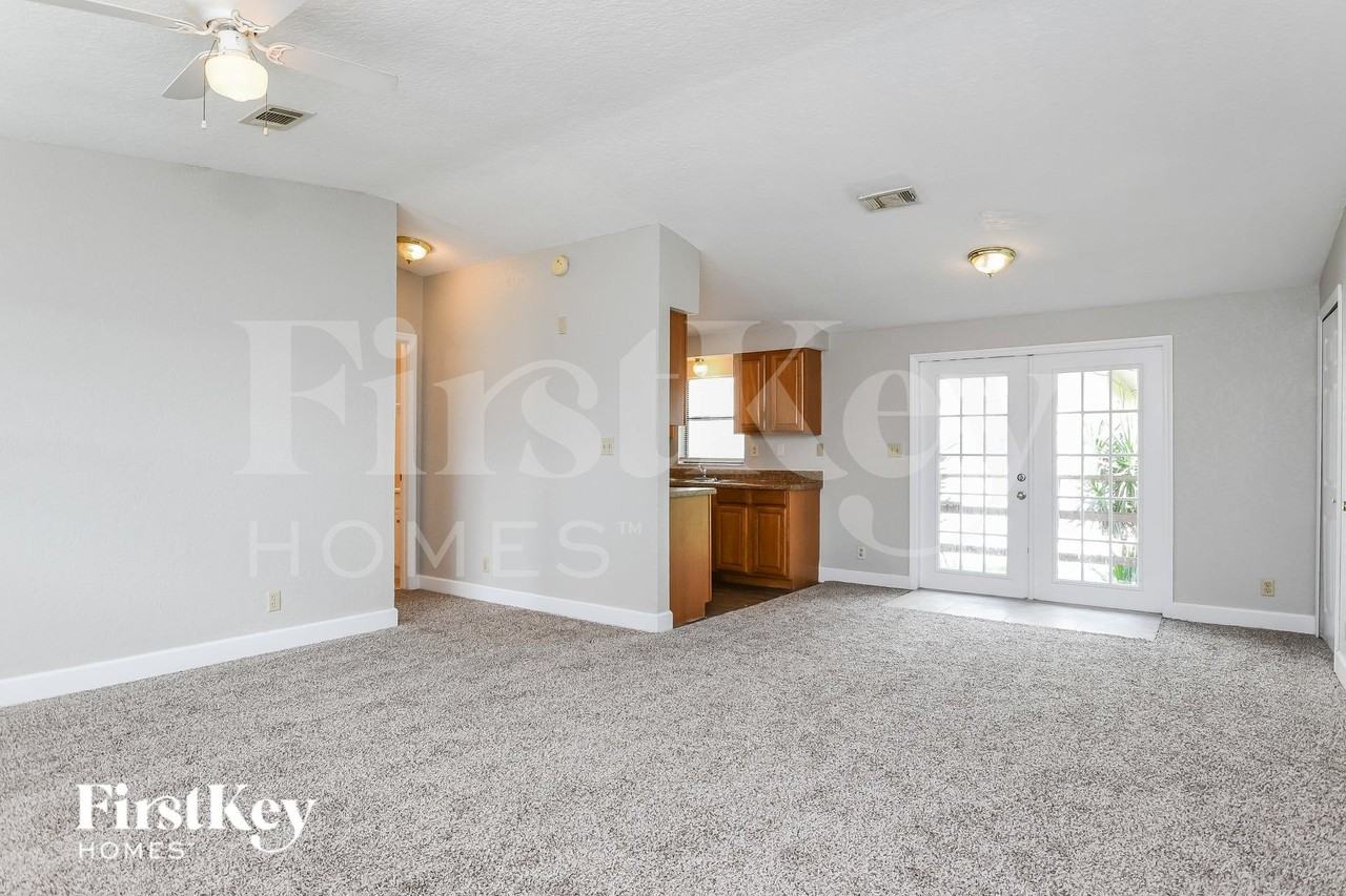 719 California Ave - Photo 3 of 17