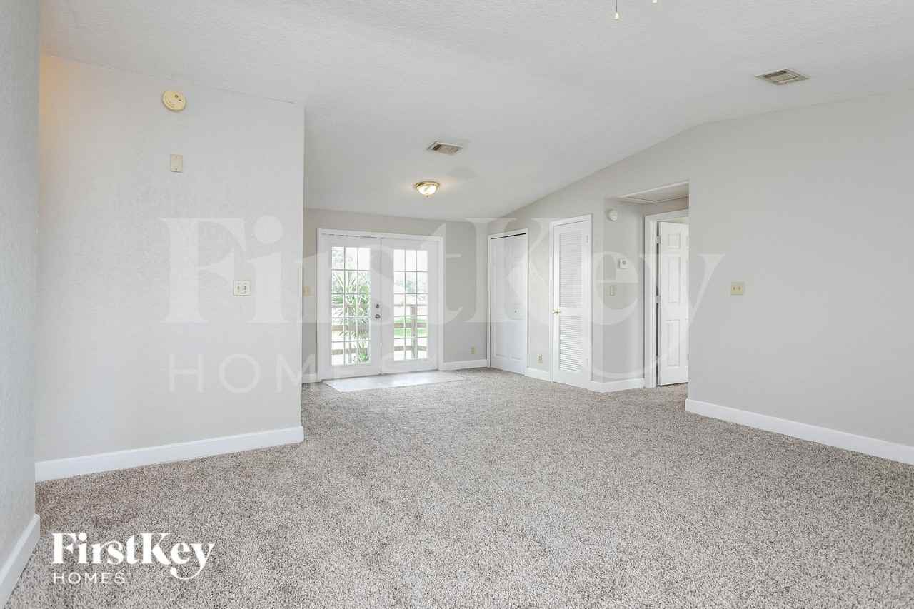 719 California Ave - Photo 4 of 17