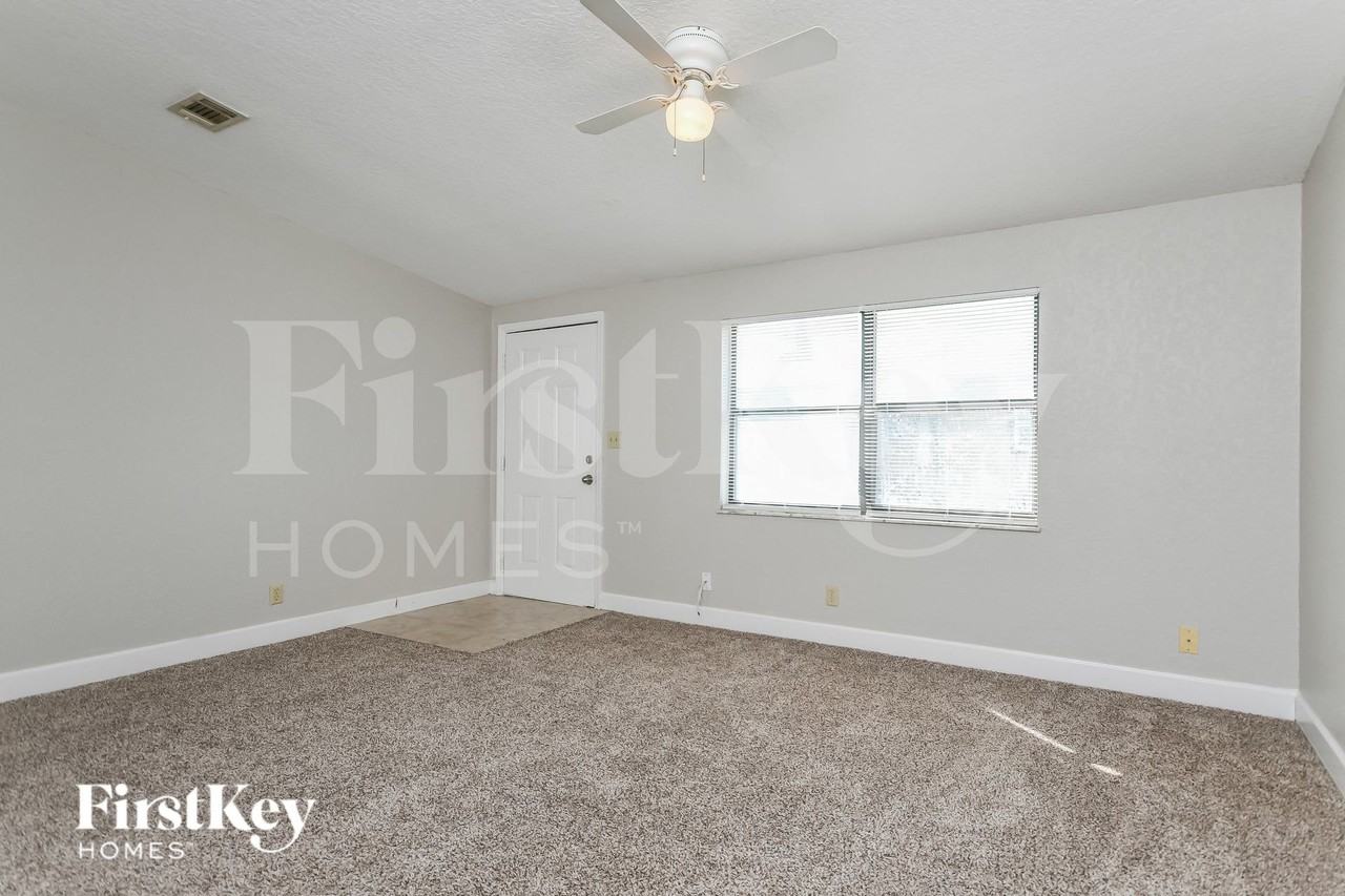 719 California Ave - Photo 5 of 17