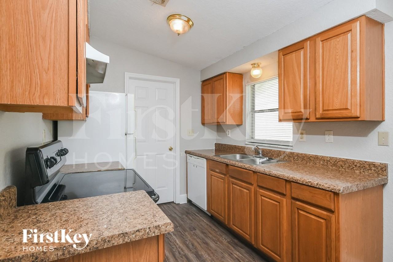 719 California Ave - Photo 7 of 17