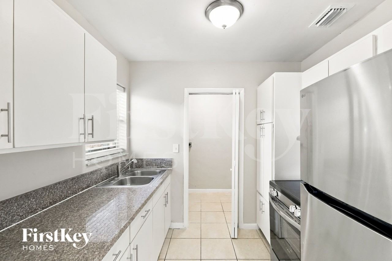 7060 Hope St - Photo 6 of 20