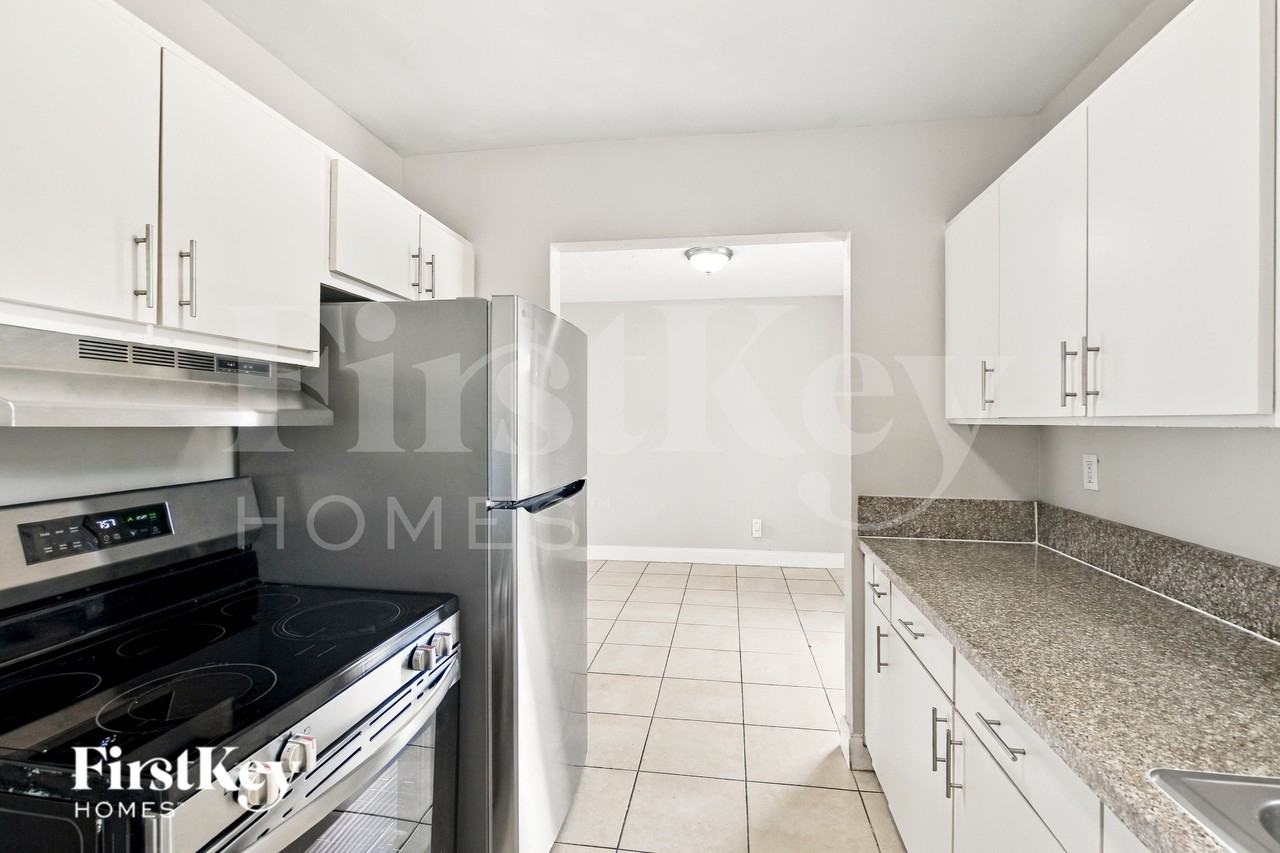 7060 Hope St - Photo 7 of 20