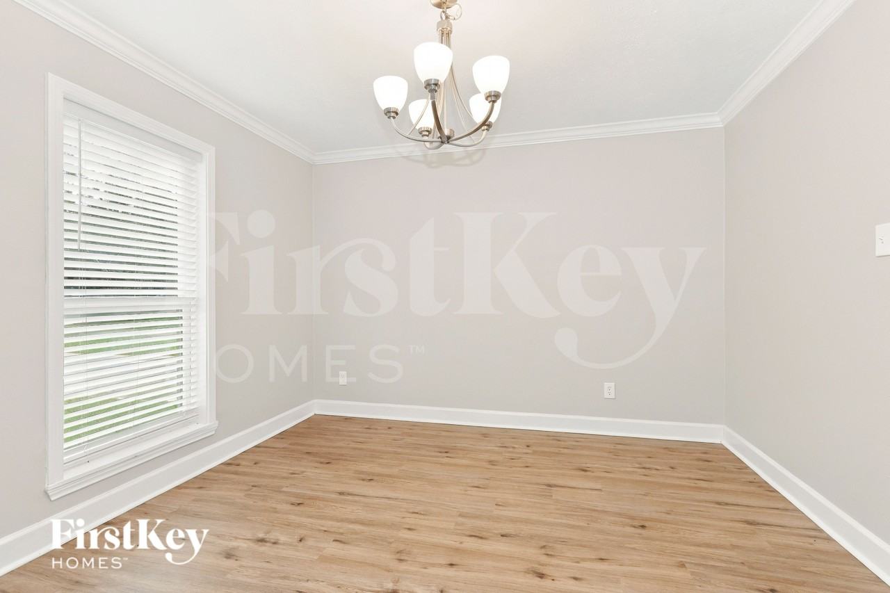 672 Ravensworth Dr - Photo 5 of 20